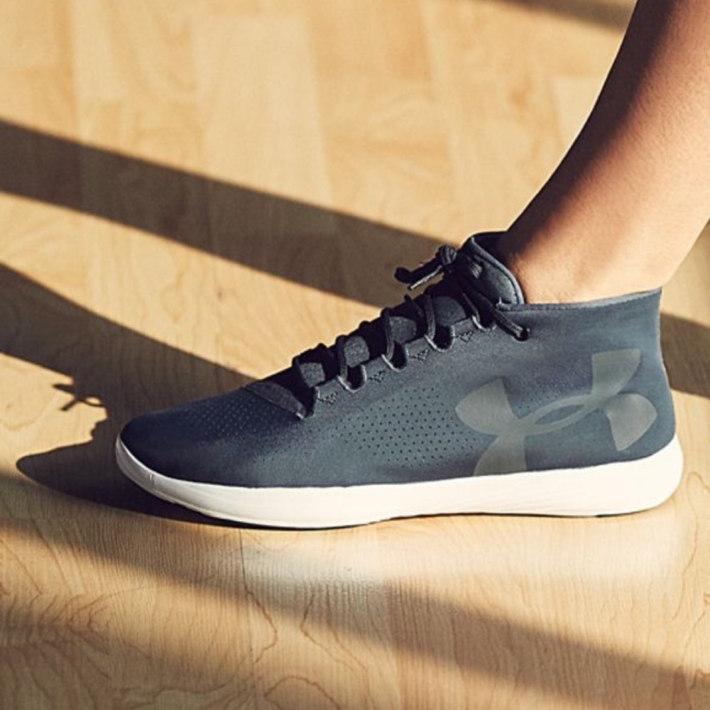 NWT Under Armour Street Precision Mid